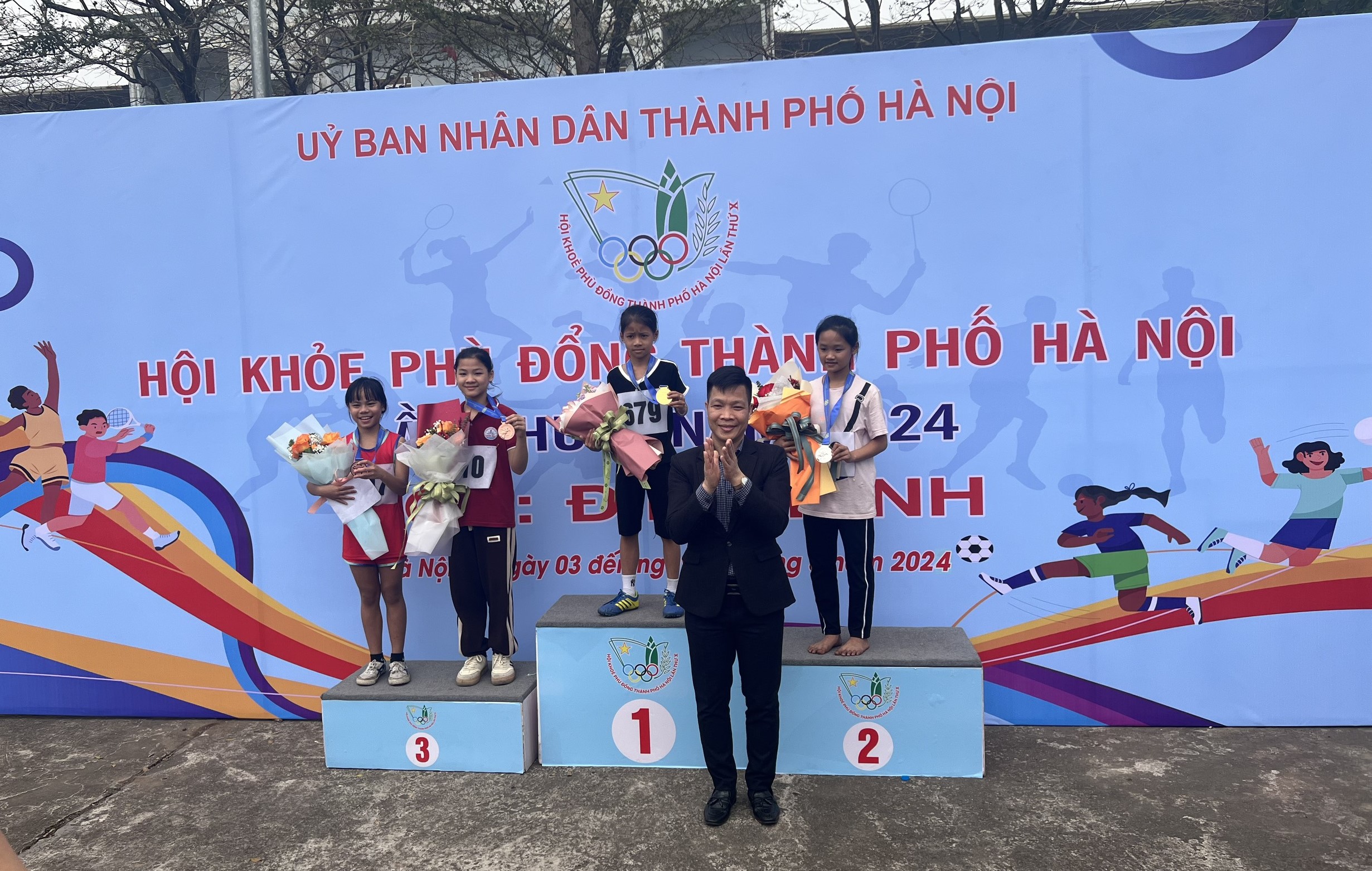 A group of people standing on a podiumDescription automatically generated